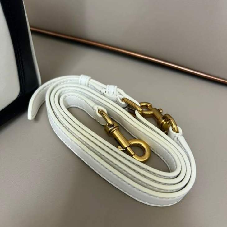 Picture of Valentino Handbags _SKUfw197173173fw